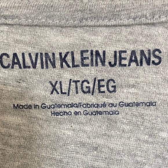 Calvin Klein T-shirt - Picture 2 of 3